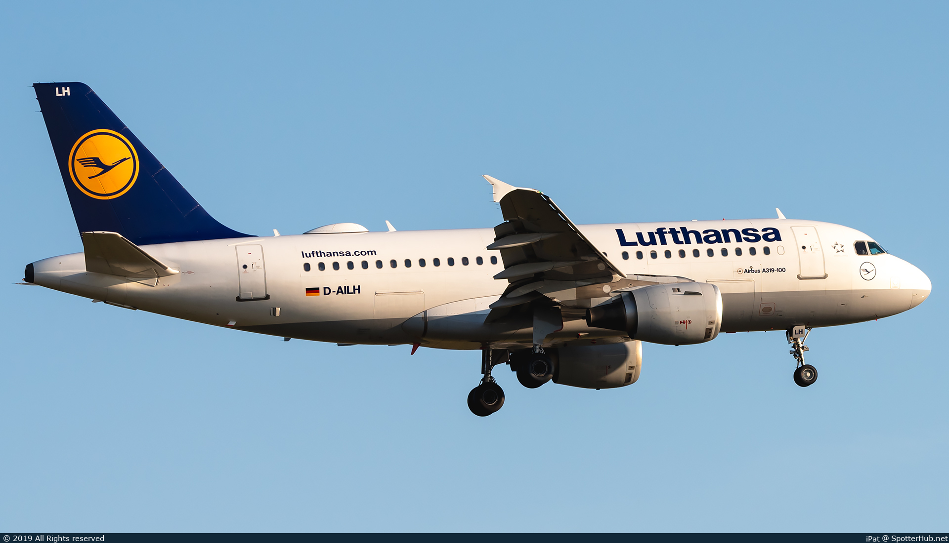 Photo of D-AILH - Airbus A319-114 operated by Lufthansa