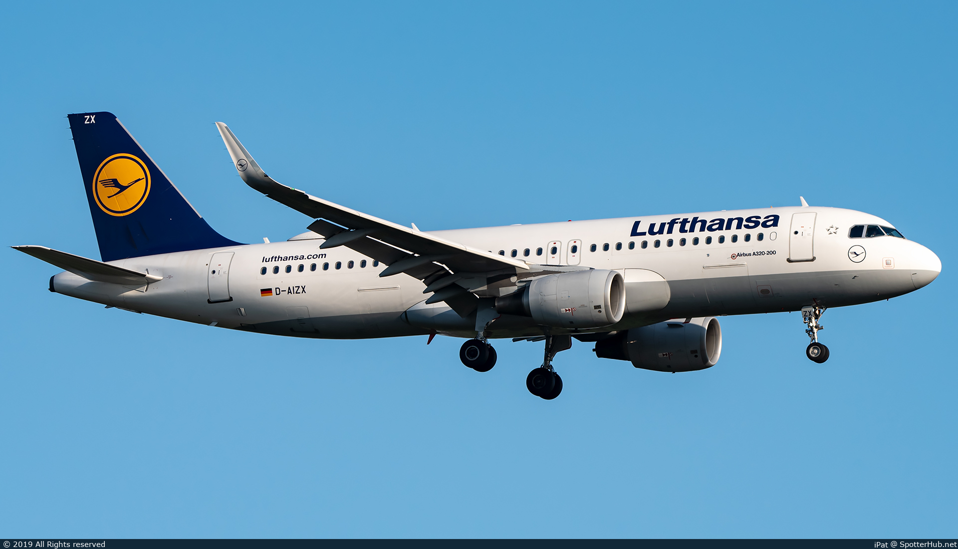 Photo of D-AIZX - Airbus A320-214 operated by Lufthansa