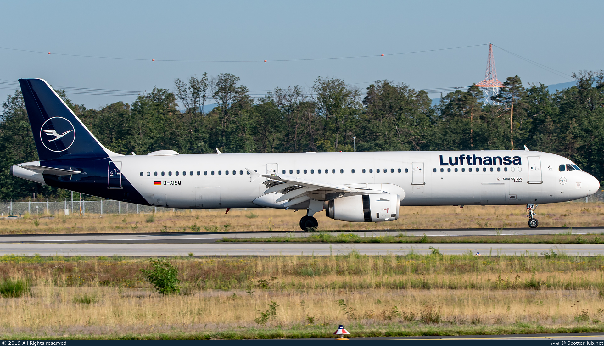 Photo of D-AISQ - Airbus A321-231 operated by Lufthansa