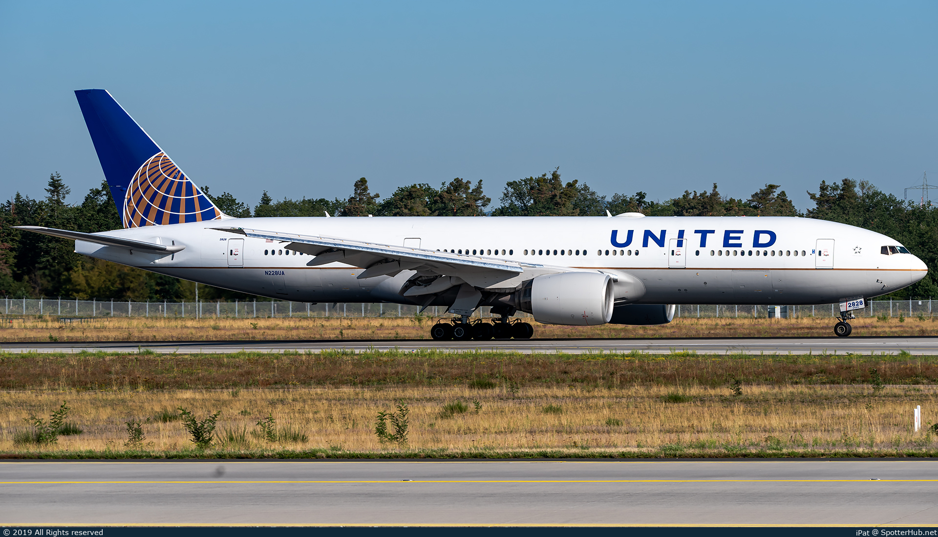 Photo of N228UA - Boeing 777-222(ER) operated by United Airlines