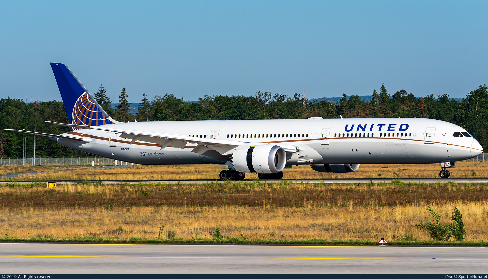 Photo of N16008 - Boeing 787-10 Dreamliner operated by United Airlines