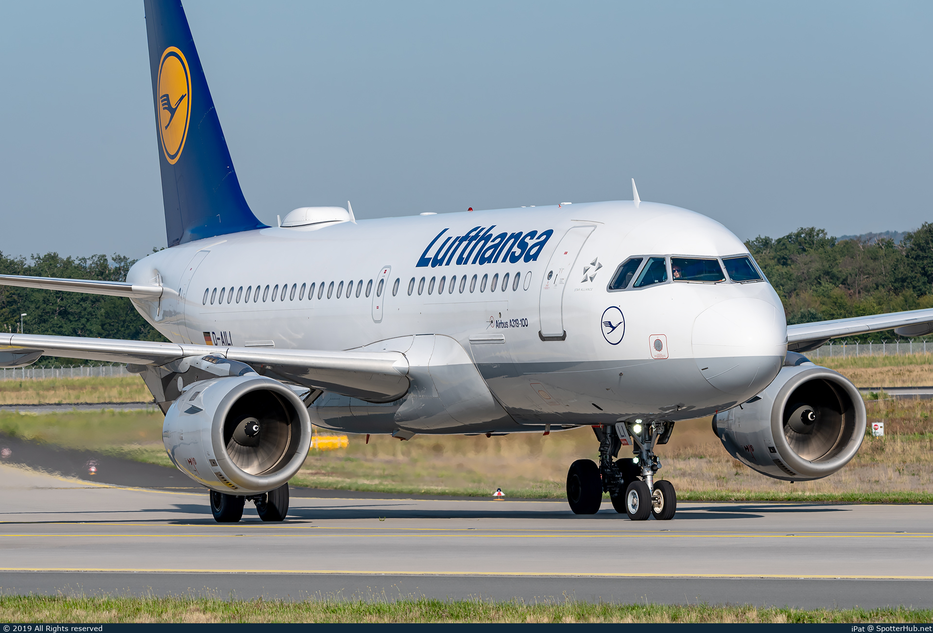 Photo of D-AILI - Airbus A319-114 operated by Lufthansa