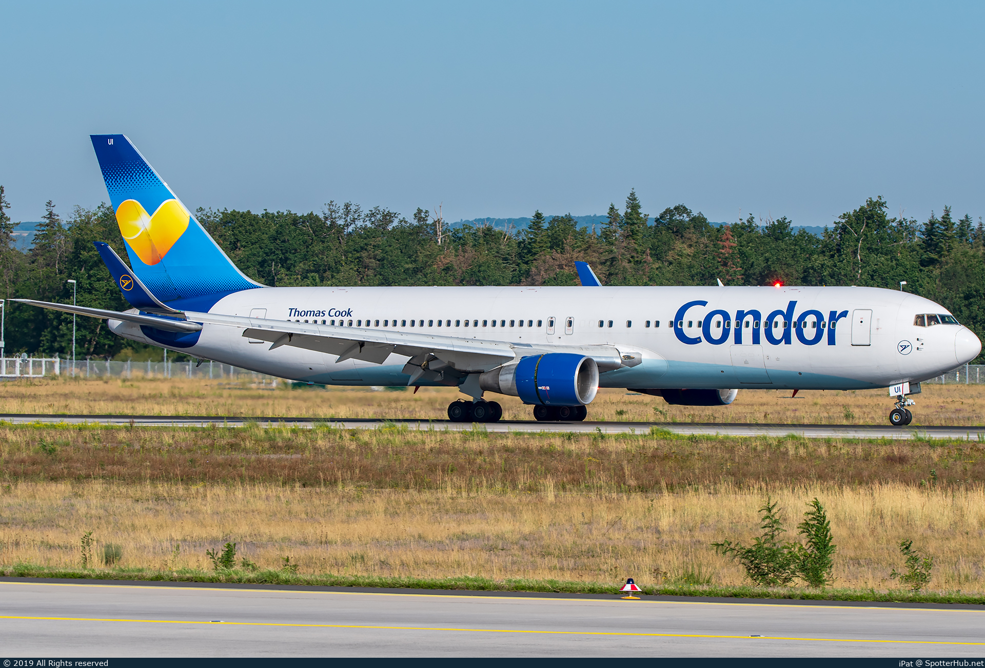 Photo of D-ABUI - Boeing 767-330(ER) operated by Condor