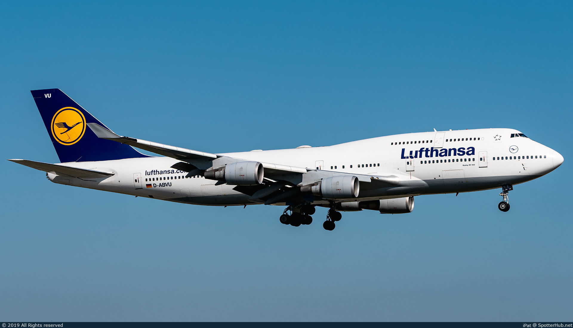 Photo of D-ABVU - Boeing 747-430 operated by Lufthansa