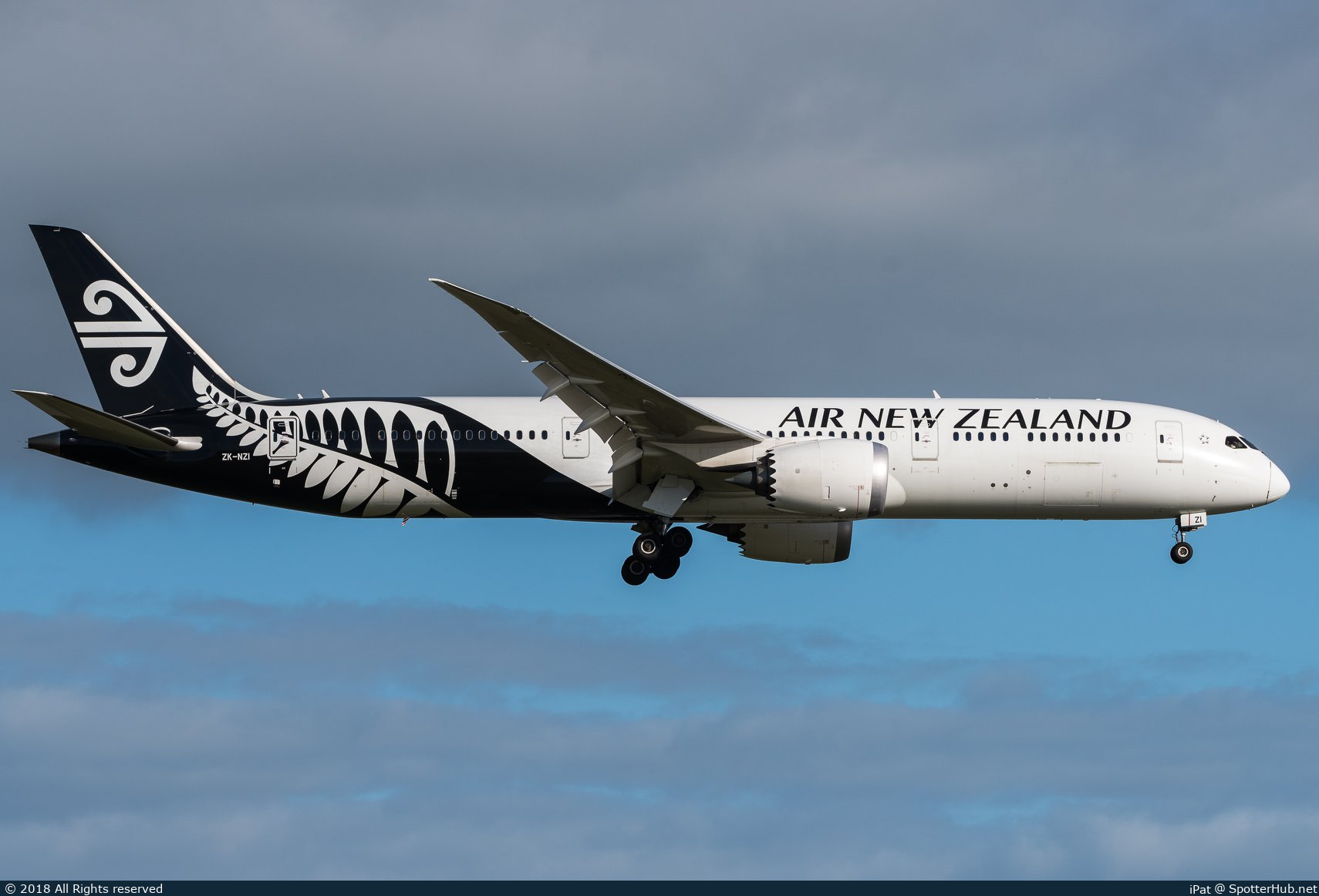Photo of ZK-NZI - Boeing 787-9 Dreamliner operated by Air New Zealand
