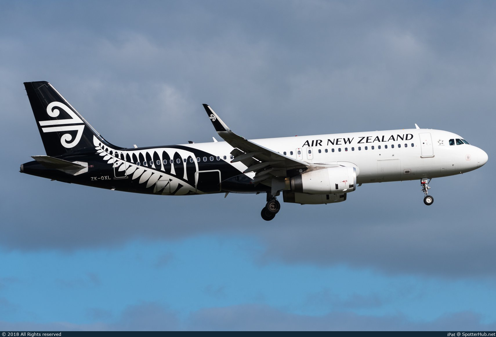 Photo of ZK-OXL - Airbus A320-232 operated by Air New Zealand