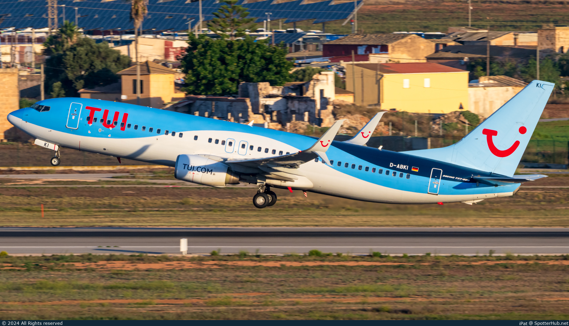 Photo of D-ABKI - Boeing 737-86J operated by TUIfly
