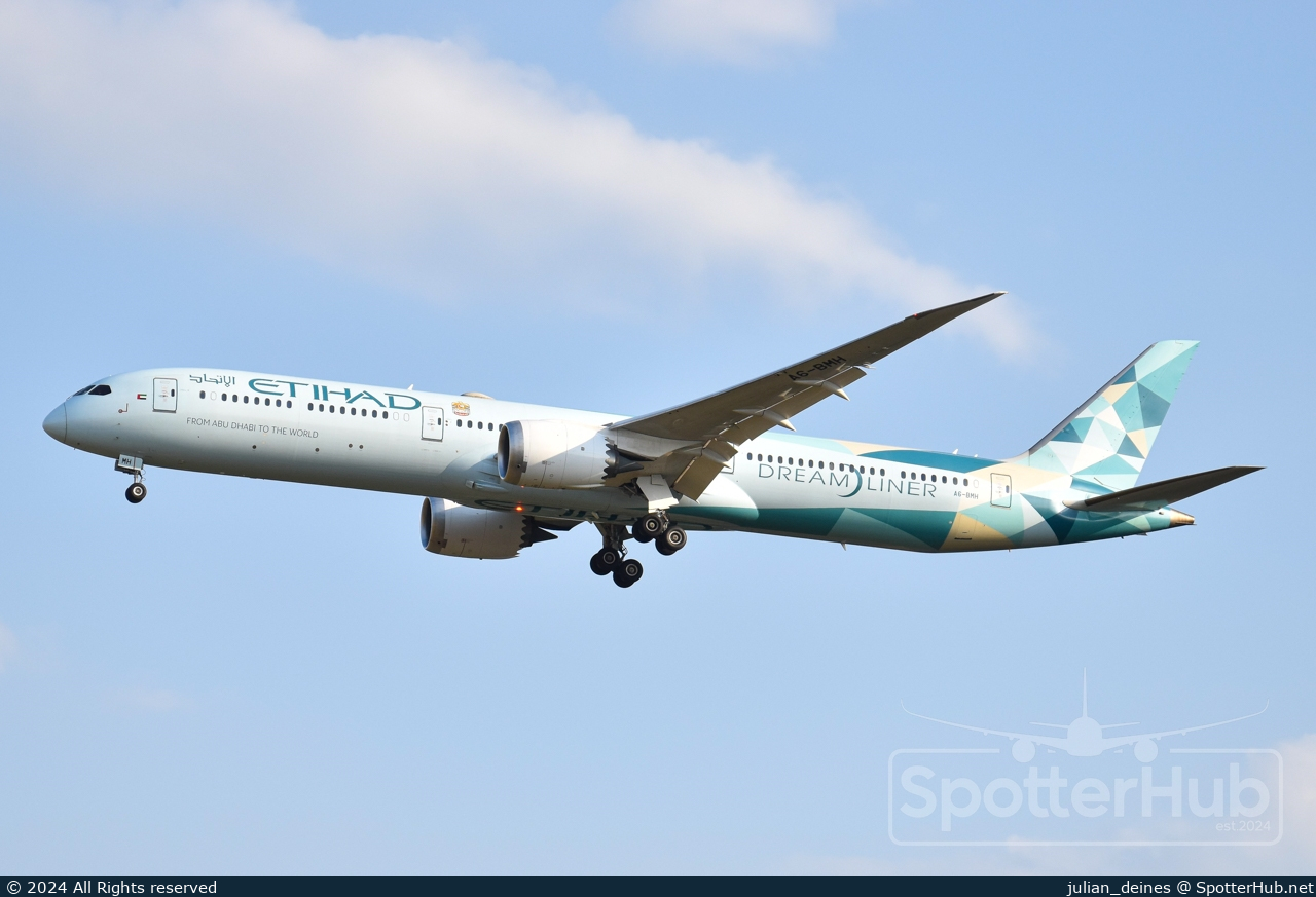 Photo of A6-BMH - Boeing 787-10 Dreamliner operated by Etihad Airways