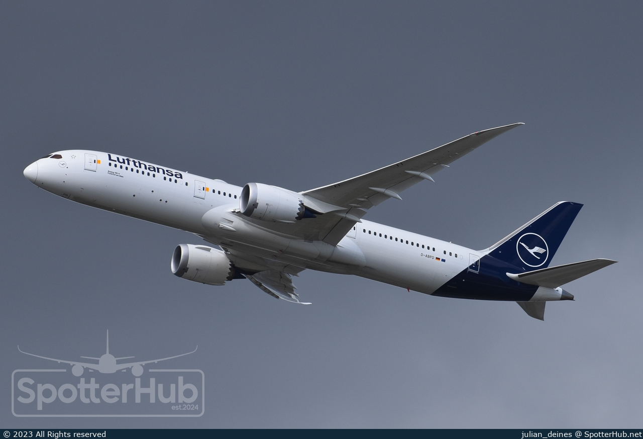 Photo of D-ABPD - Boeing 787-9 Dreamliner operated by Lufthansa