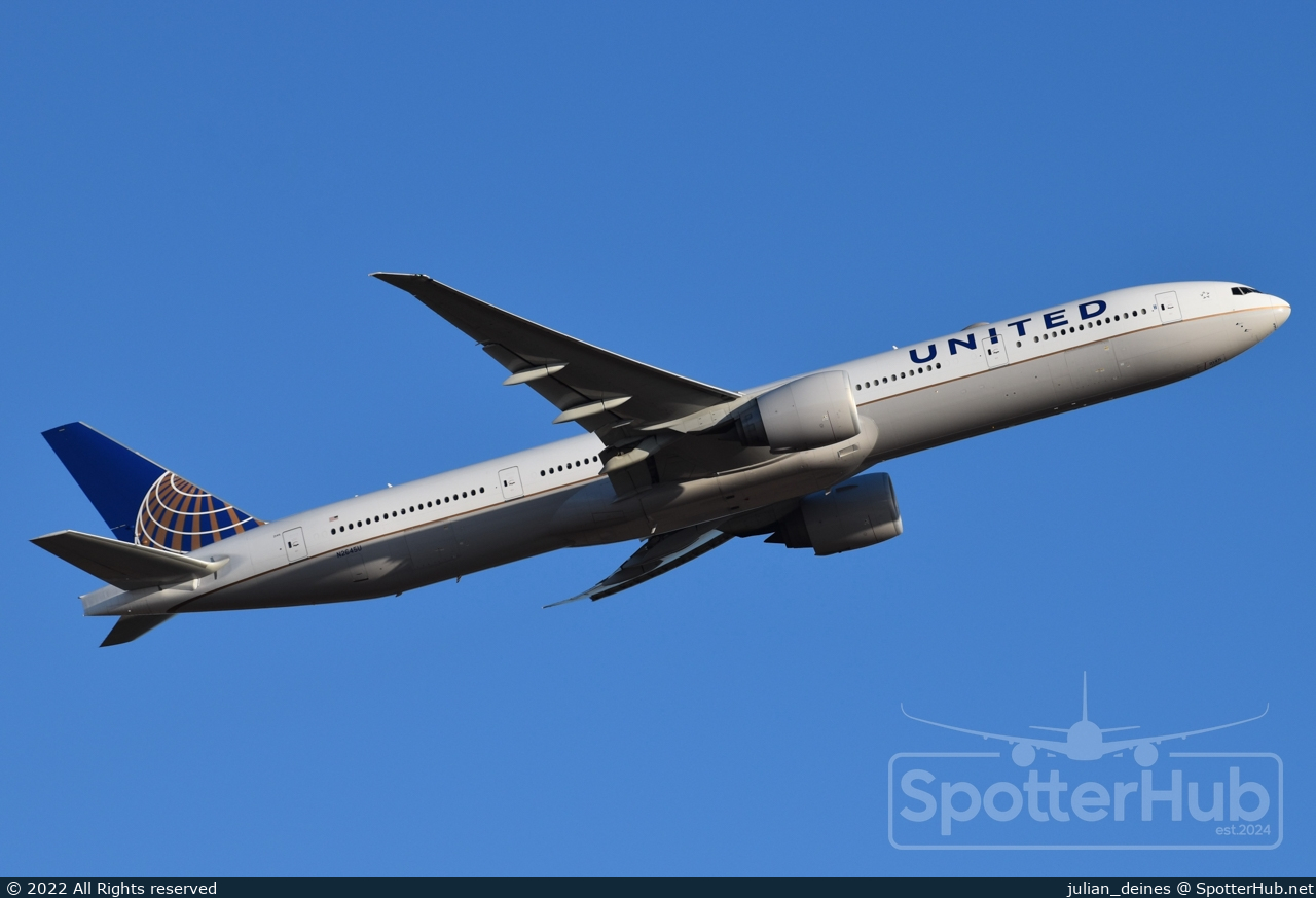 Photo of N2645U - Boeing 777-322(ER) operated by United Airlines