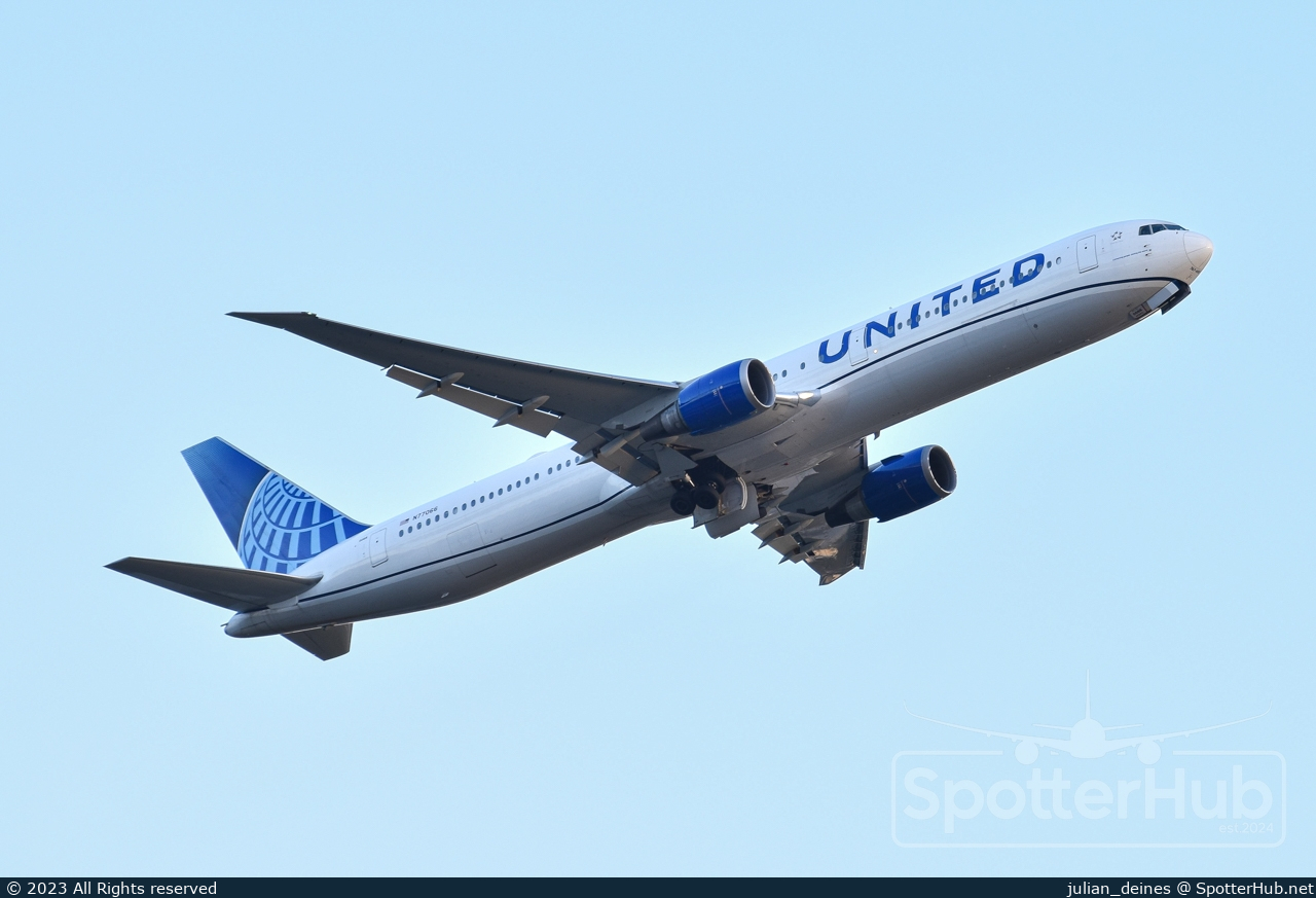 Photo of N77066 - Boeing 767-424(ER) operated by United Airlines