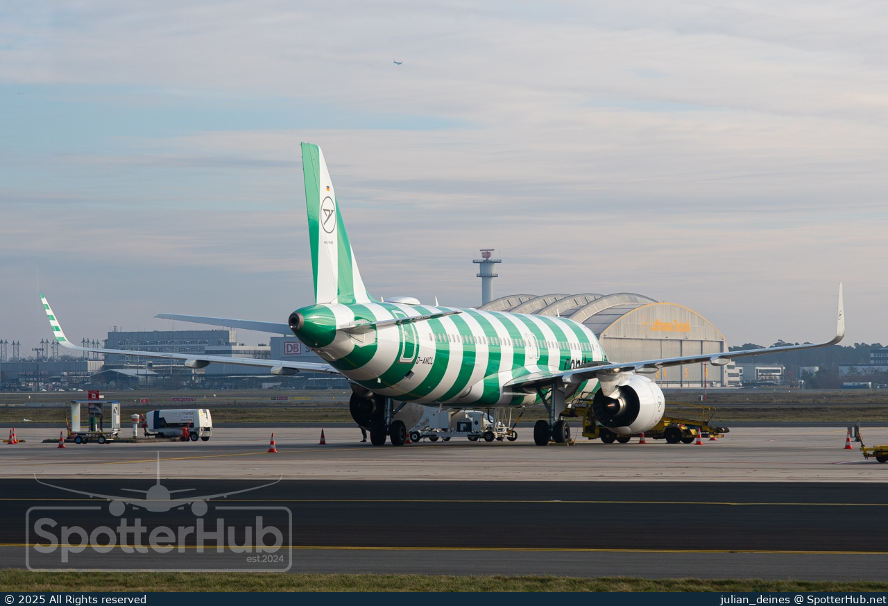 Photo of D-ANCL - Airbus A320-271N operated by Condor