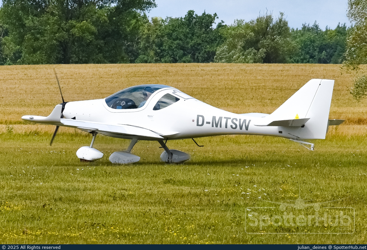 Photo of D-MTSW - Flying Machines FM250 Vampire II operated by Aero-Club Schweinfurt