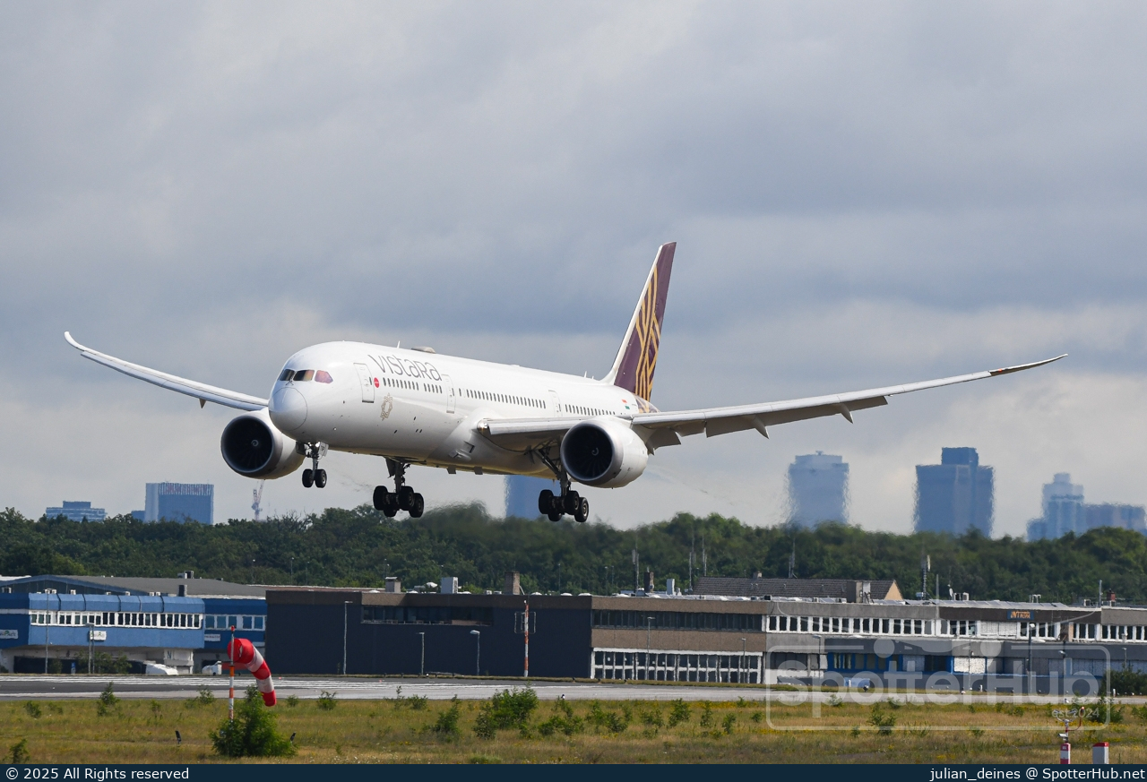 Photo of VT-TSP - Boeing 787-9 Dreamliner operated by Air India