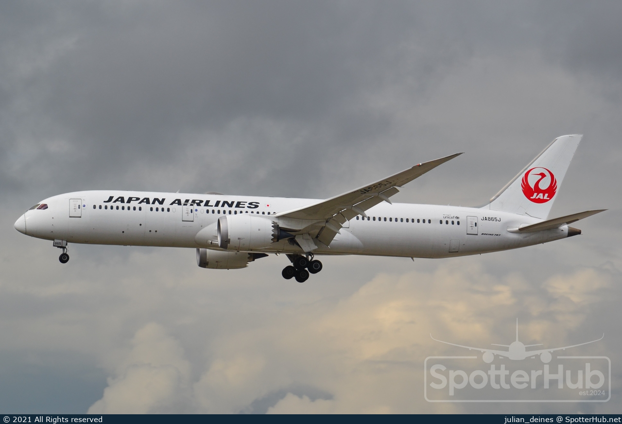 Photo of JA865J - Boeing 787-9 Dreamliner operated by Japan Airlines