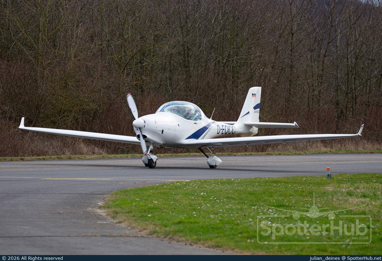 Photo of D-EQCC - Aquila A210 operated by ACC Flug