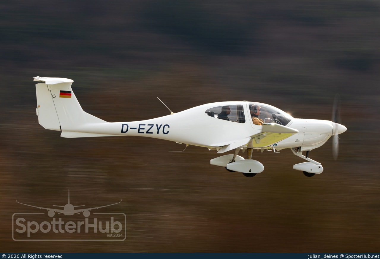 Photo of D-EZYC - Diamond DA40 Diamond Star operated by European Flight Academy