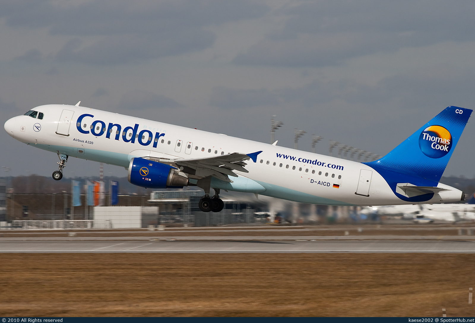 Photo of D-AICD - Airbus A320-212 operated by Condor