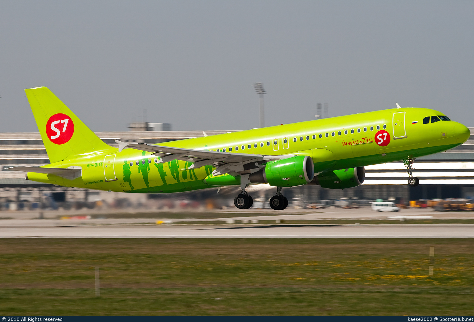 Photo of VP-BDT - Airbus A320-214 operated by S7 Airlines