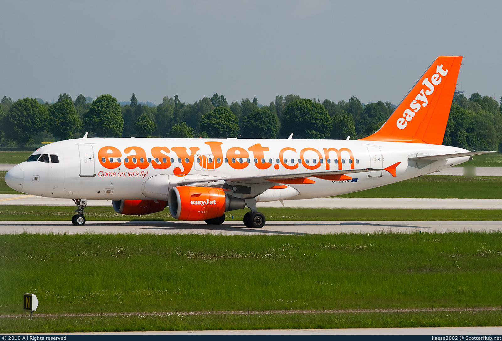Photo of G-EZIK - Airbus A319-111 operated by easyJet