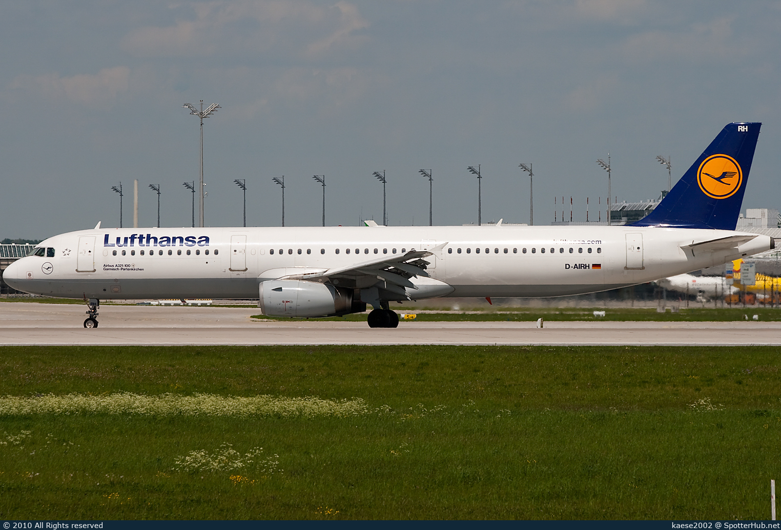 Photo of D-AIRH - Airbus A321-131 operated by Lufthansa