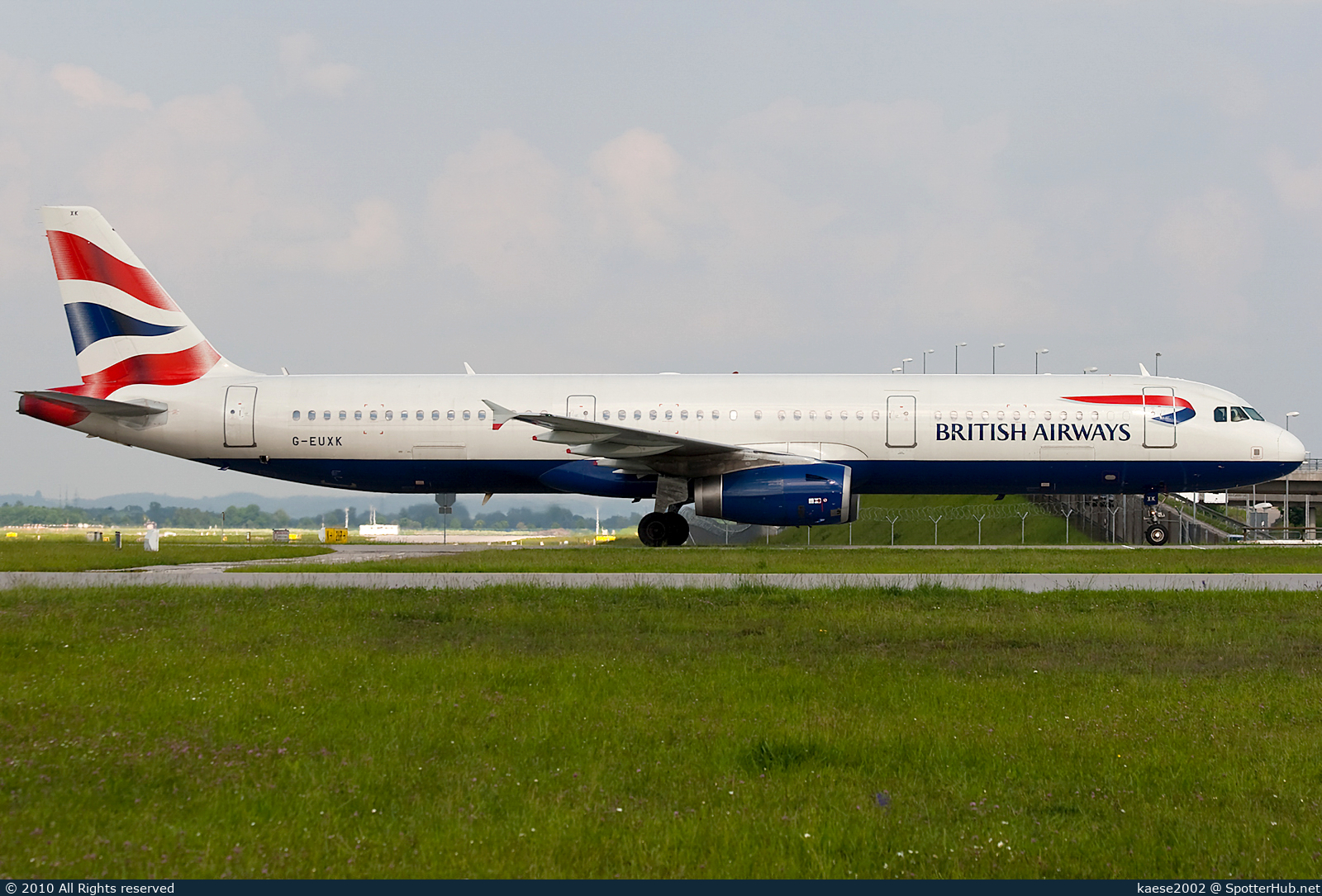 Photo of G-EUXK - Airbus A321-231 operated by British Airways