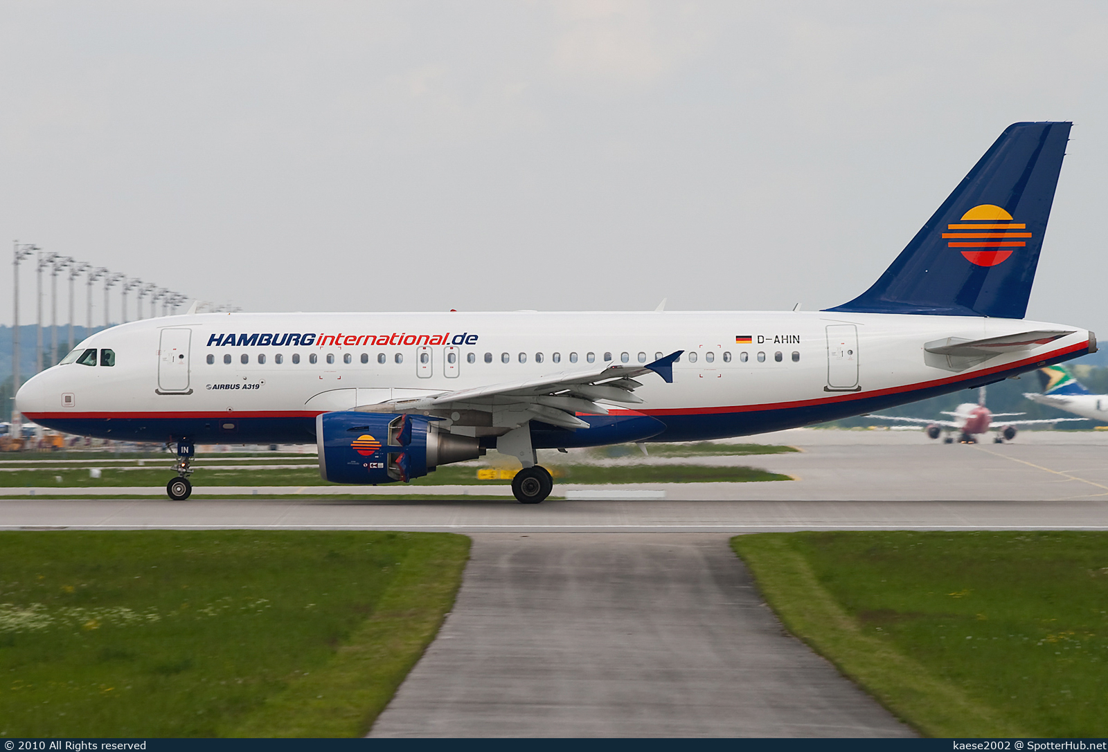 Photo of D-AHIN - Airbus A319-112 operated by Hamburg International