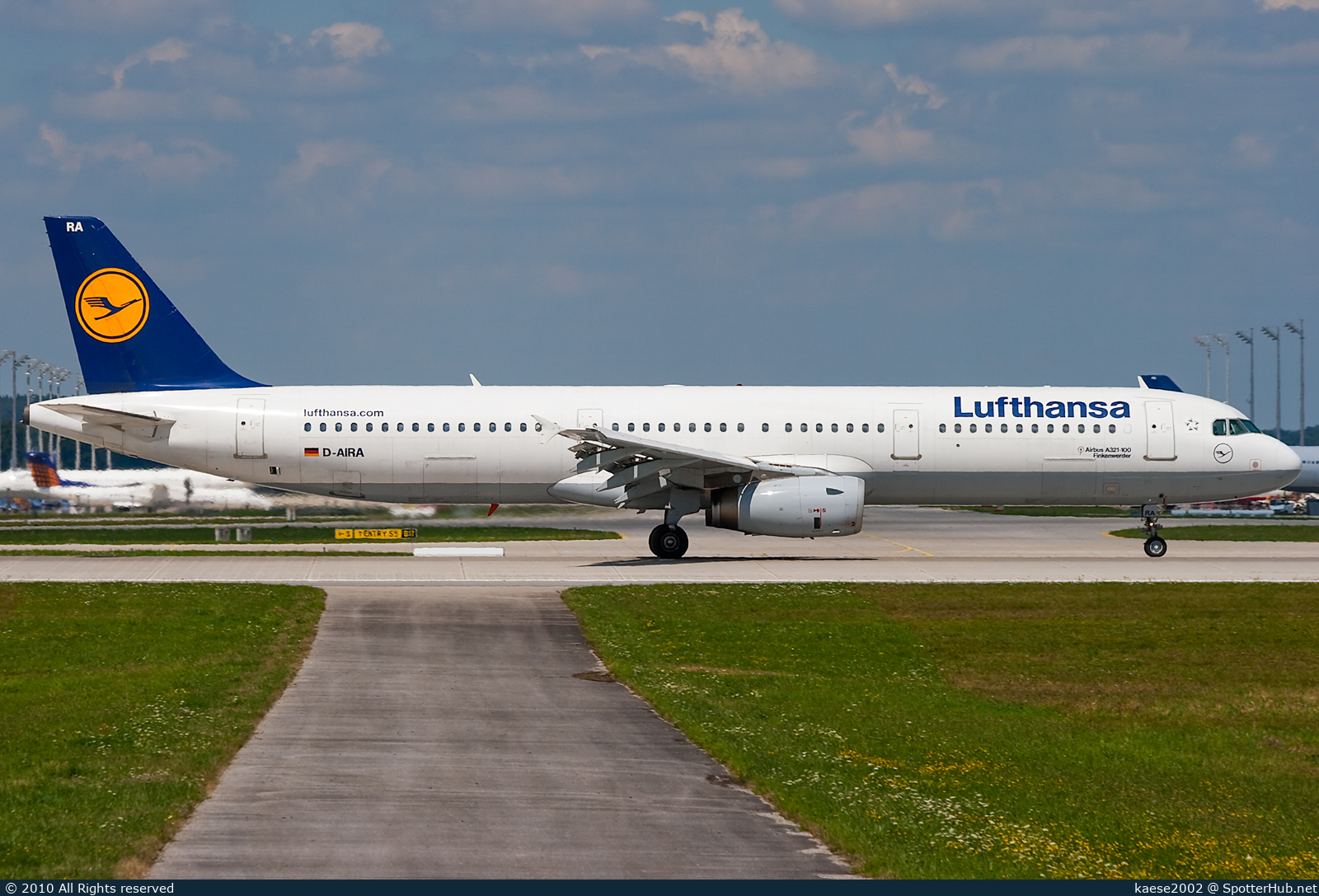 Photo of D-AIRA - Airbus A321-131 operated by Lufthansa