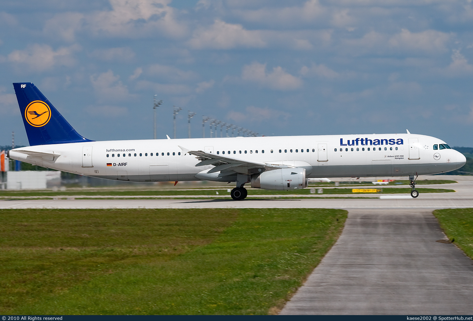 Photo of D-AIRF - Airbus A321-131 operated by Lufthansa