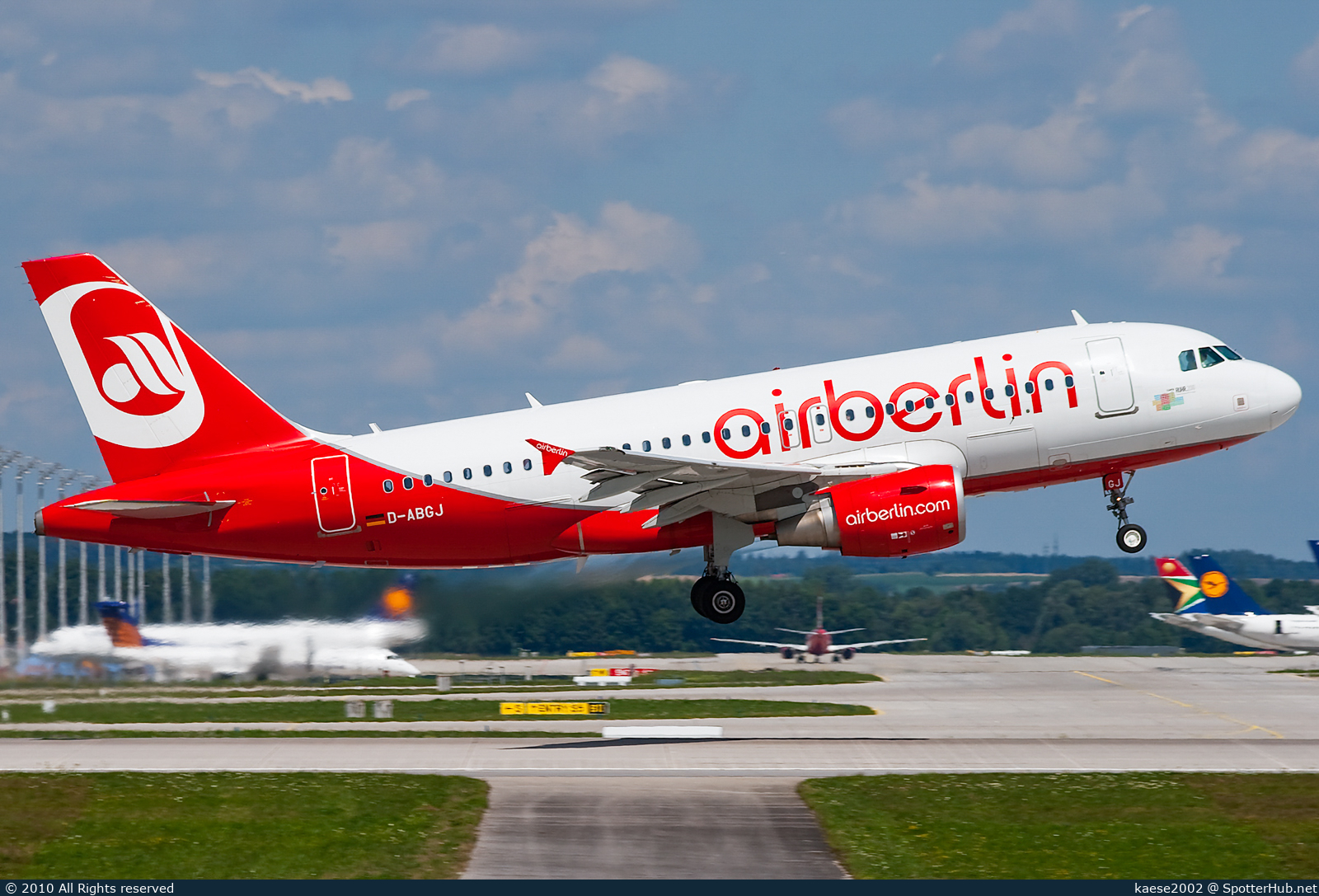 Photo of D-ABGJ - Airbus A319-112 operated by Air Berlin