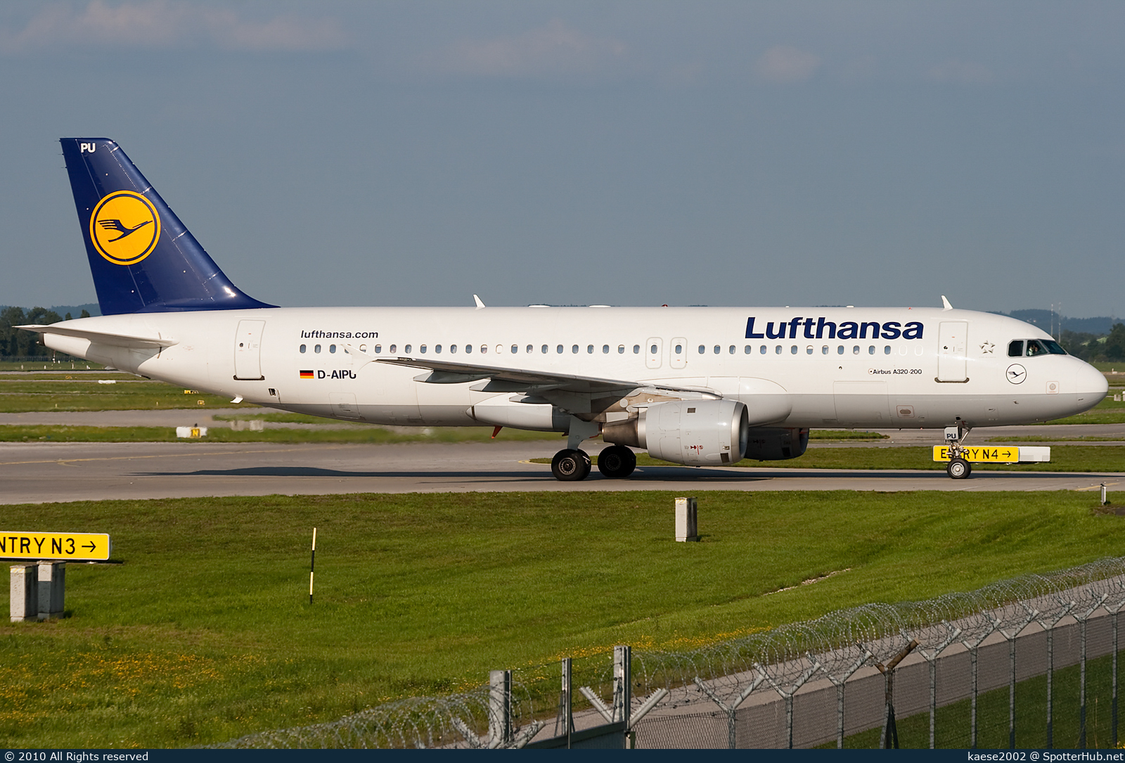 Photo of D-AIPU - Airbus A320-211 operated by Lufthansa