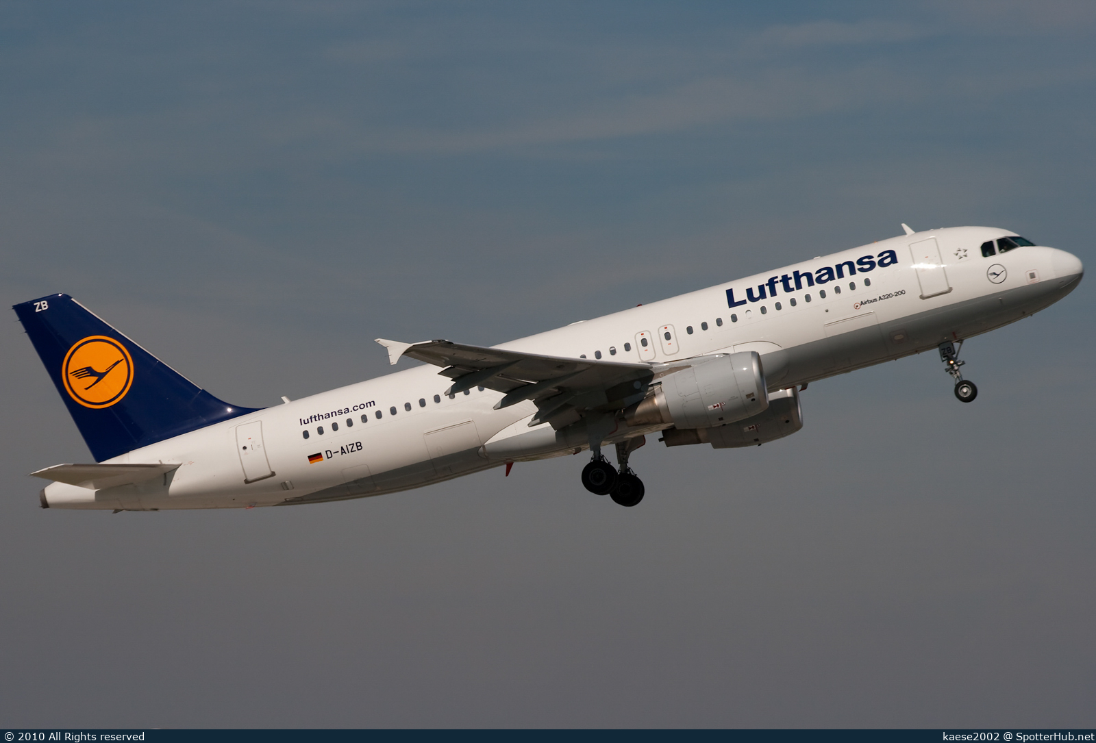 Photo of D-AIZB - Airbus A320-214 operated by Lufthansa