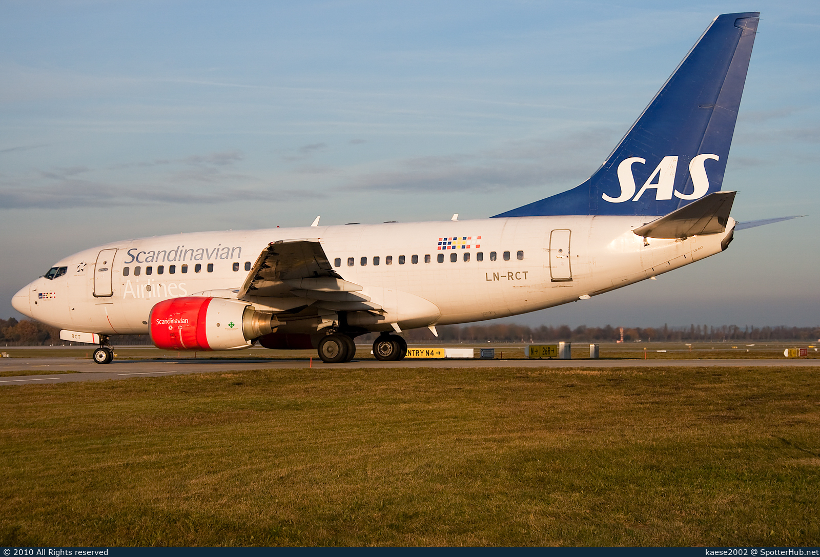 Photo of LN-RCT - Boeing 737-683 operated by SAS Scandinavian Airlines