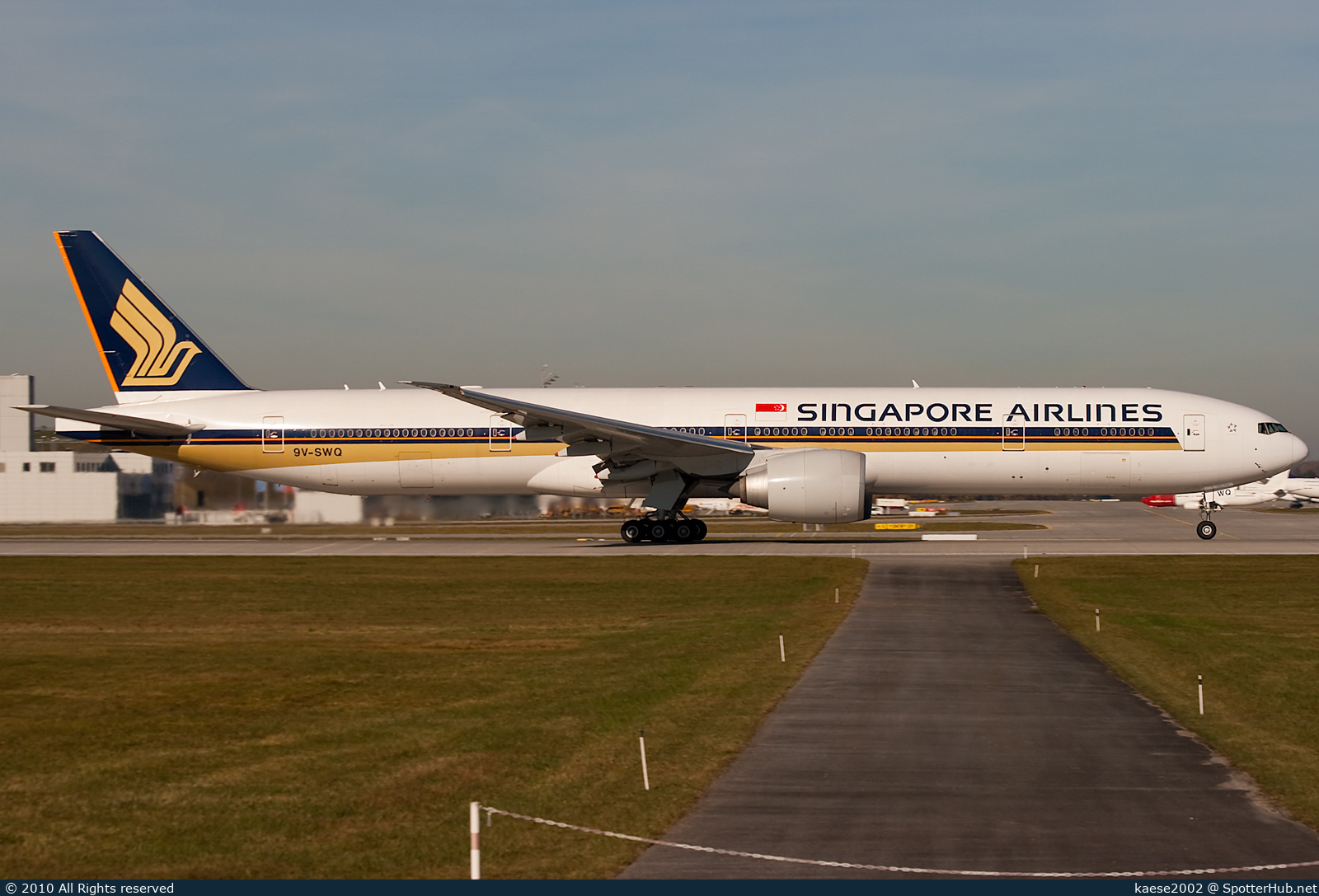 Photo of 9V-SWQ - Boeing 777-312(ER) operated by Singapore Airlines