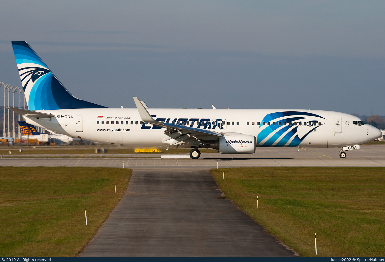 Photo of SU-GDA - Boeing 737-866 operated by Egyptair