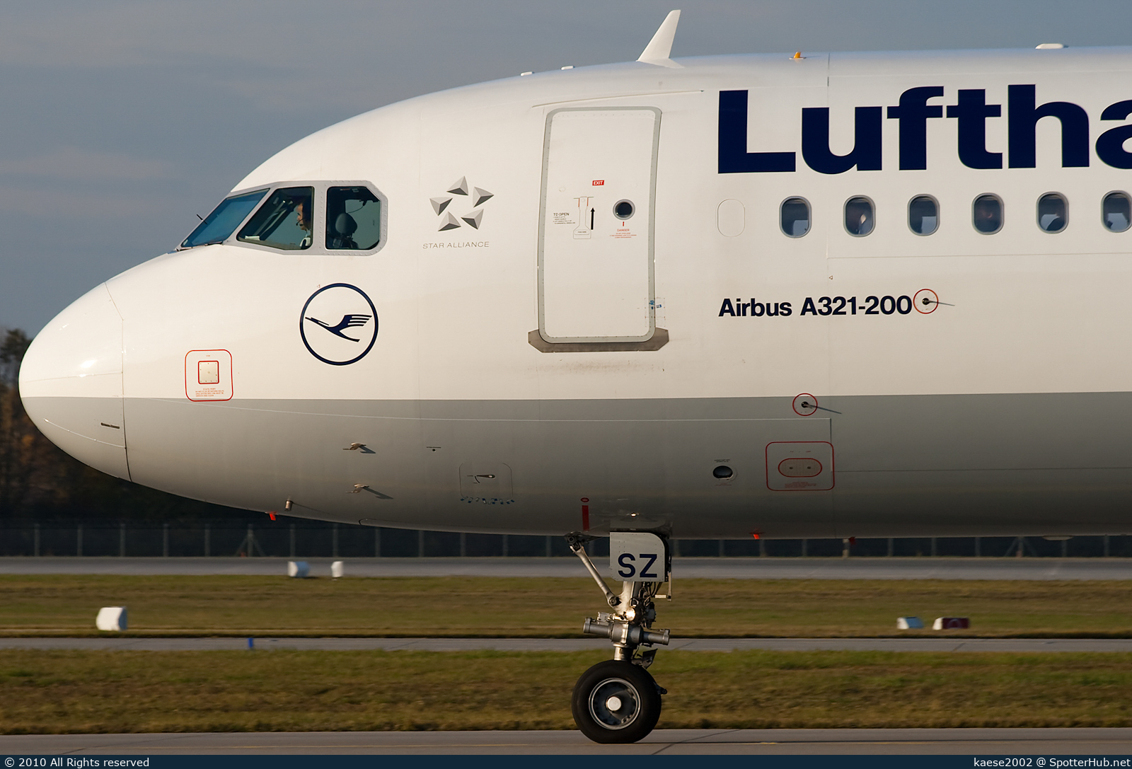 Photo of D-AISZ - Airbus A321-231 operated by Lufthansa