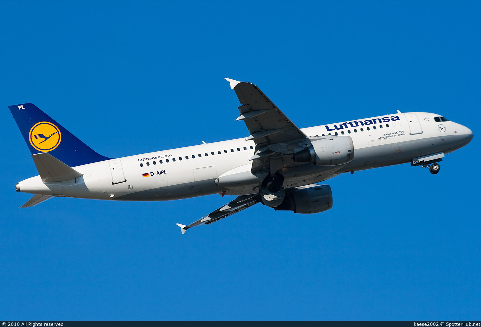 Photo of D-AIPL - Airbus A320-211 operated by Lufthansa