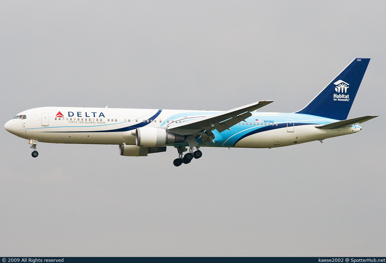 Photo of N171DZ - Boeing 767-332(ER) operated by Delta Air Lines