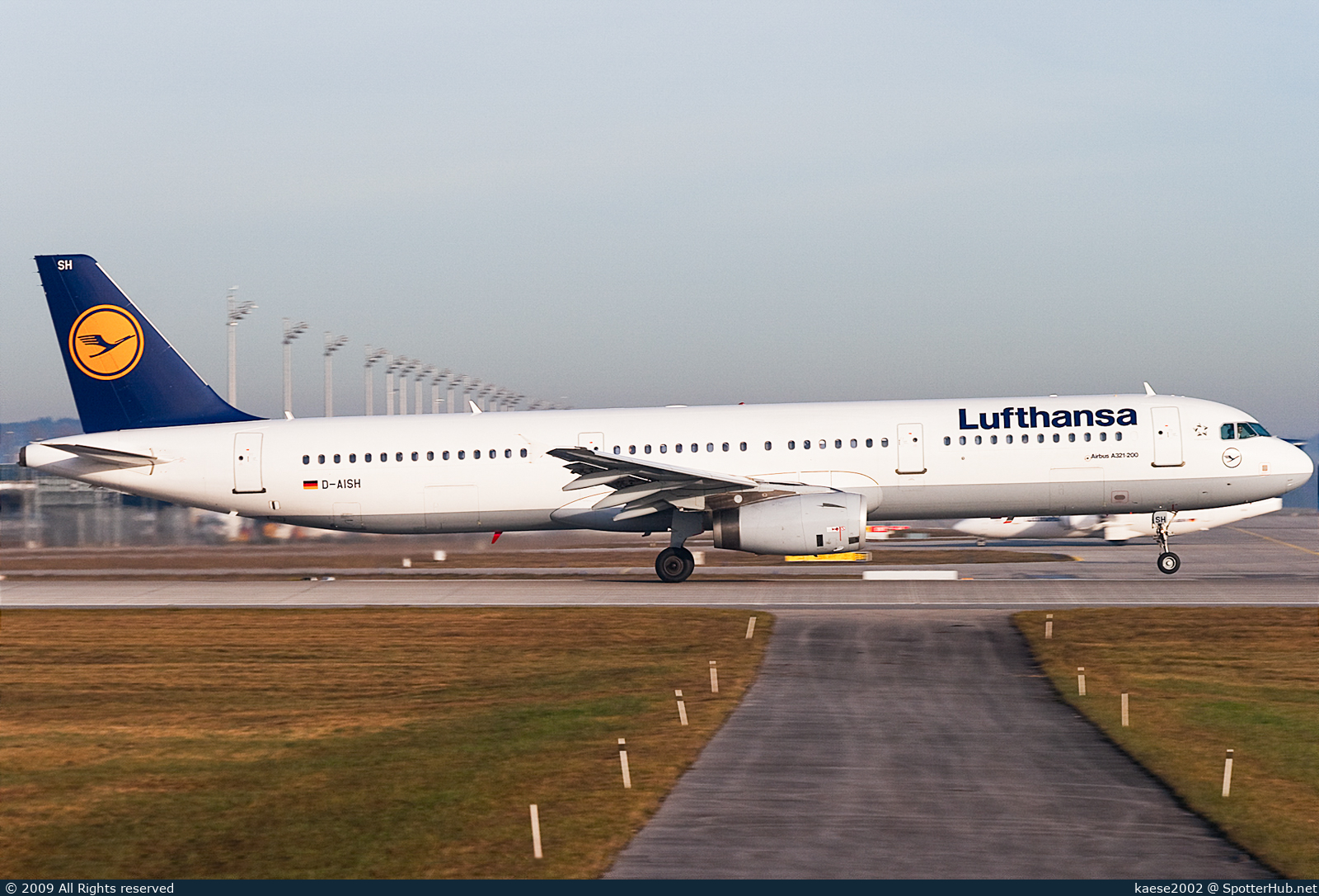 Photo of D-AISH - Airbus A321-231 operated by Lufthansa