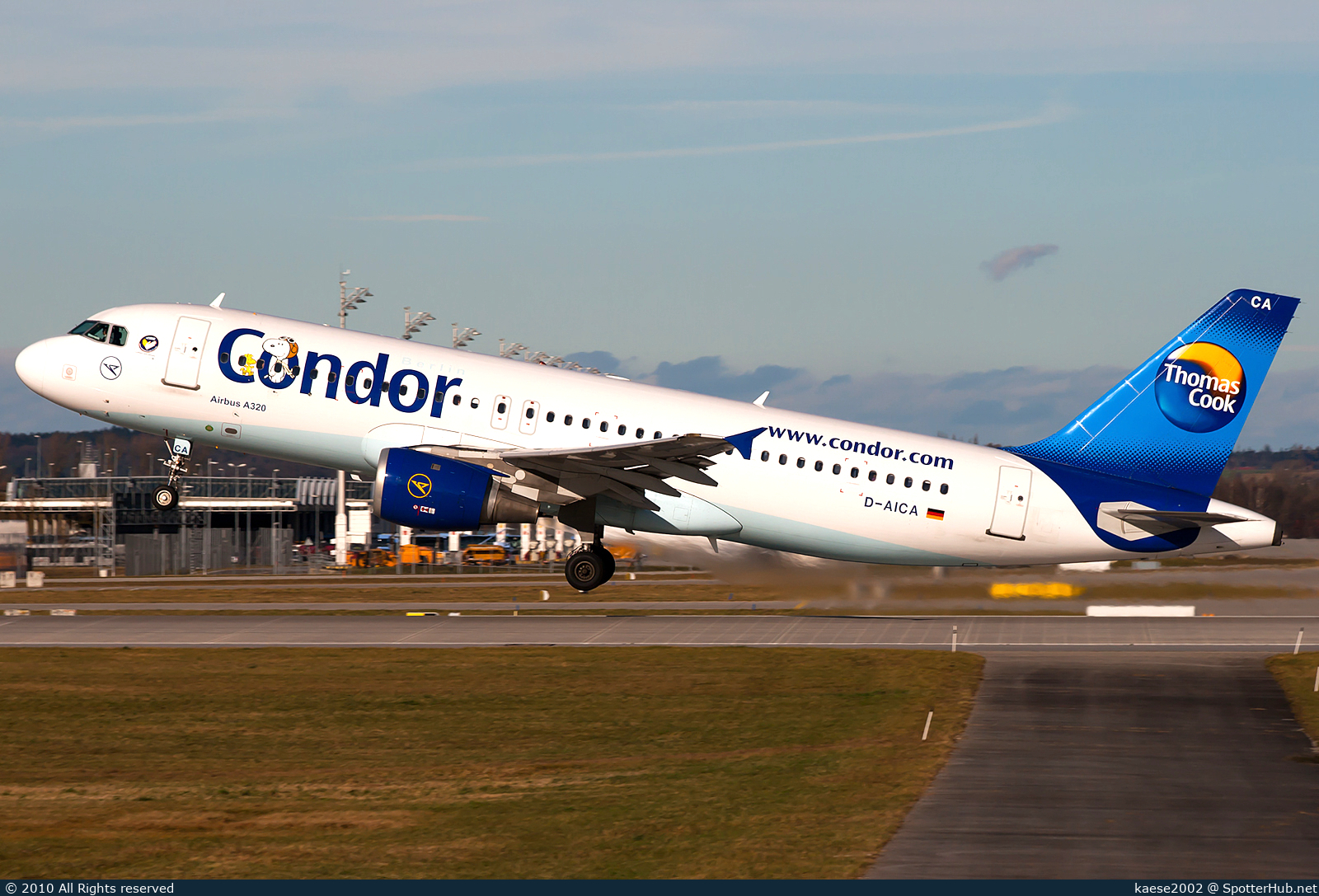 Photo of D-AICA - Airbus A320-212 operated by Condor