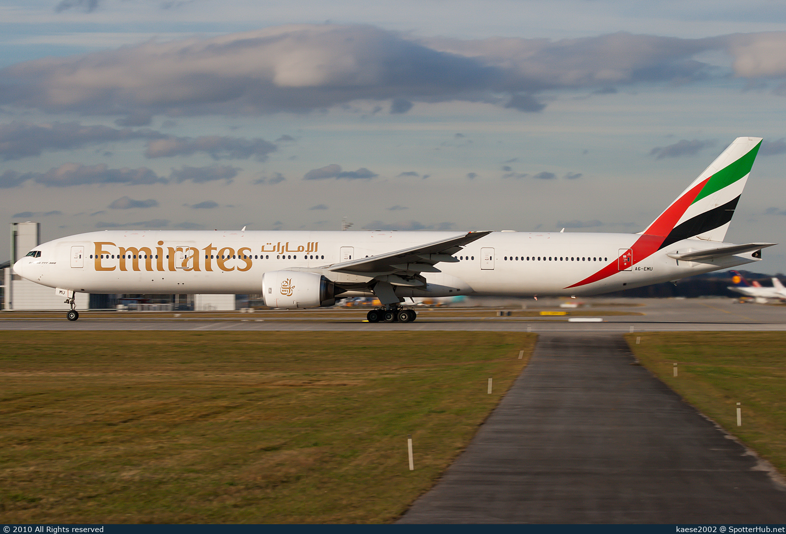 Photo of A6-EMU - Boeing 777-31H operated by Emirates