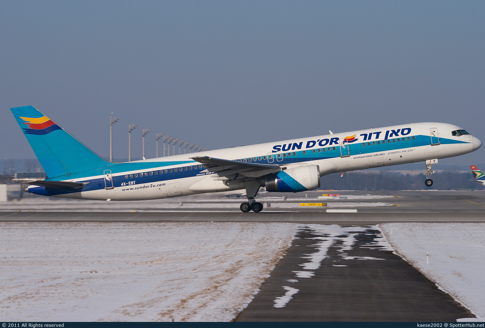 Photo of 4X-EBT - Boeing 757-258 operated by Sun d'Or