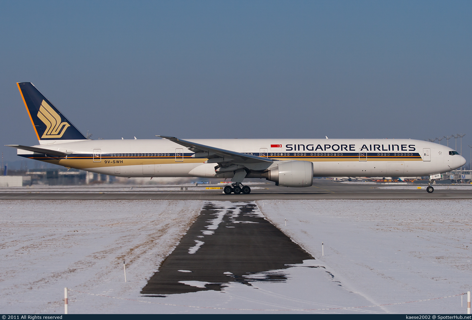Photo of 9V-SWH - Boeing 777-312(ER) operated by Singapore Airlines