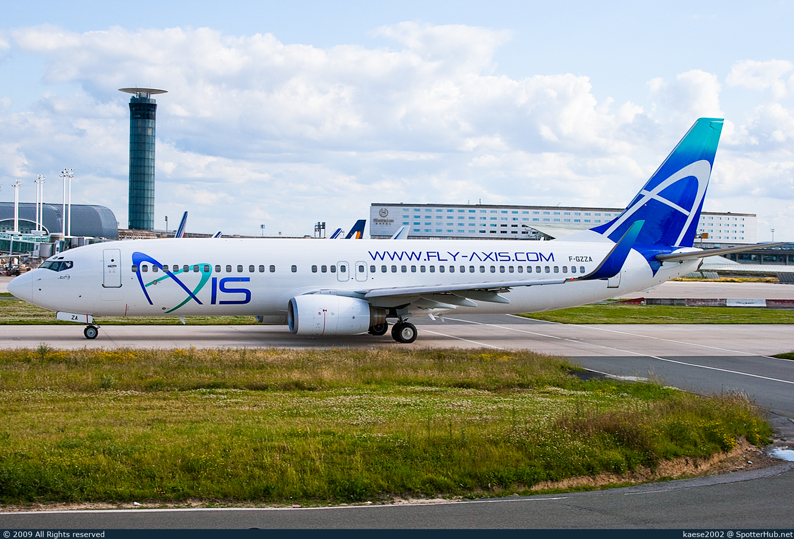 Photo of F-GZZA - Boeing 737-86N operated by New Axis Airways