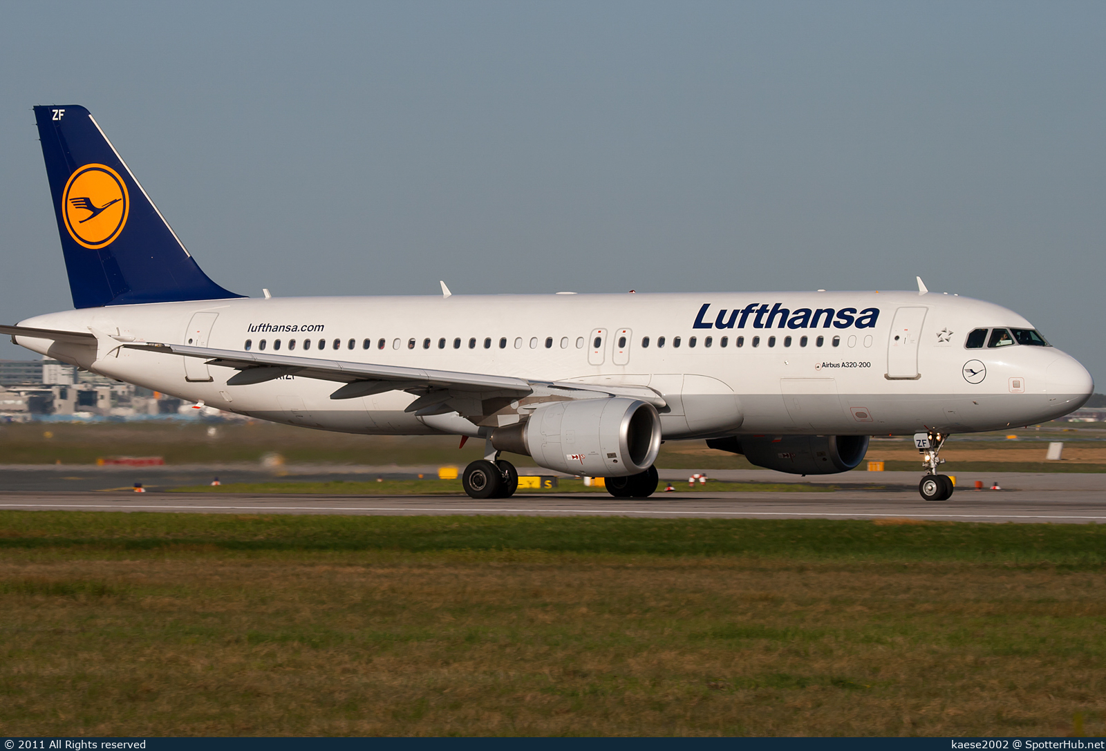 Photo of D-AIZF - Airbus A320-214 operated by Lufthansa