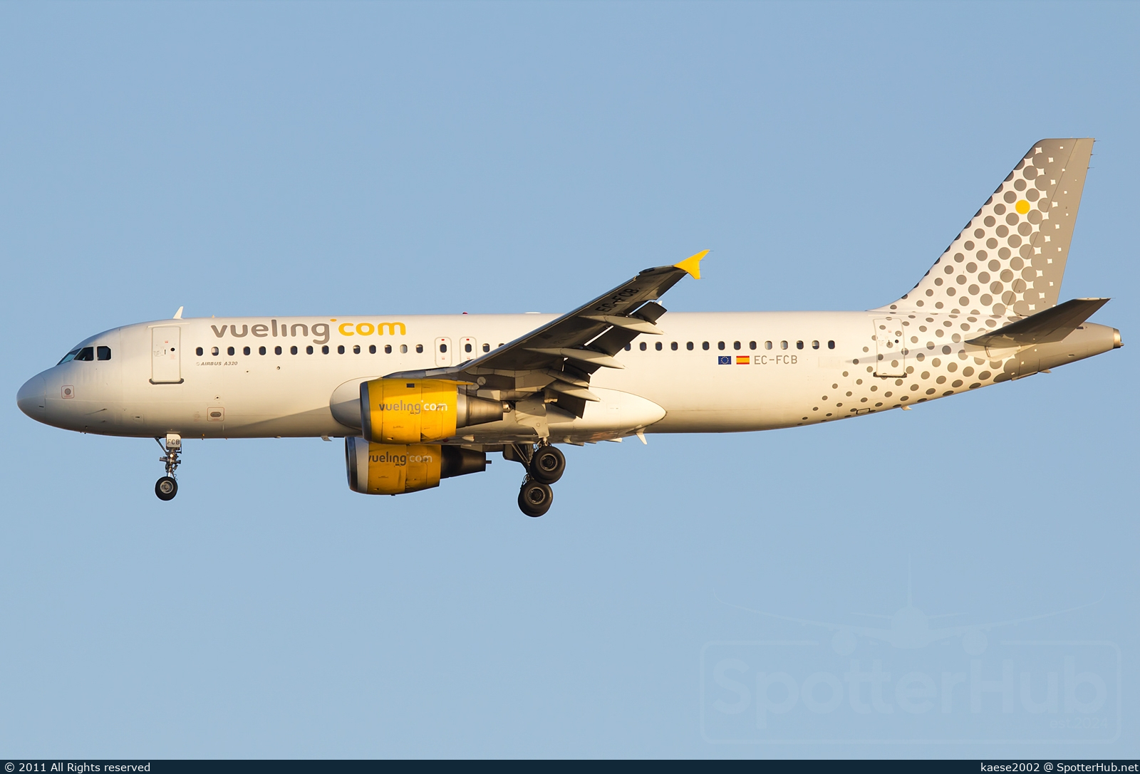 Photo of EC-FCB - Airbus A320-211 operated by Vueling
