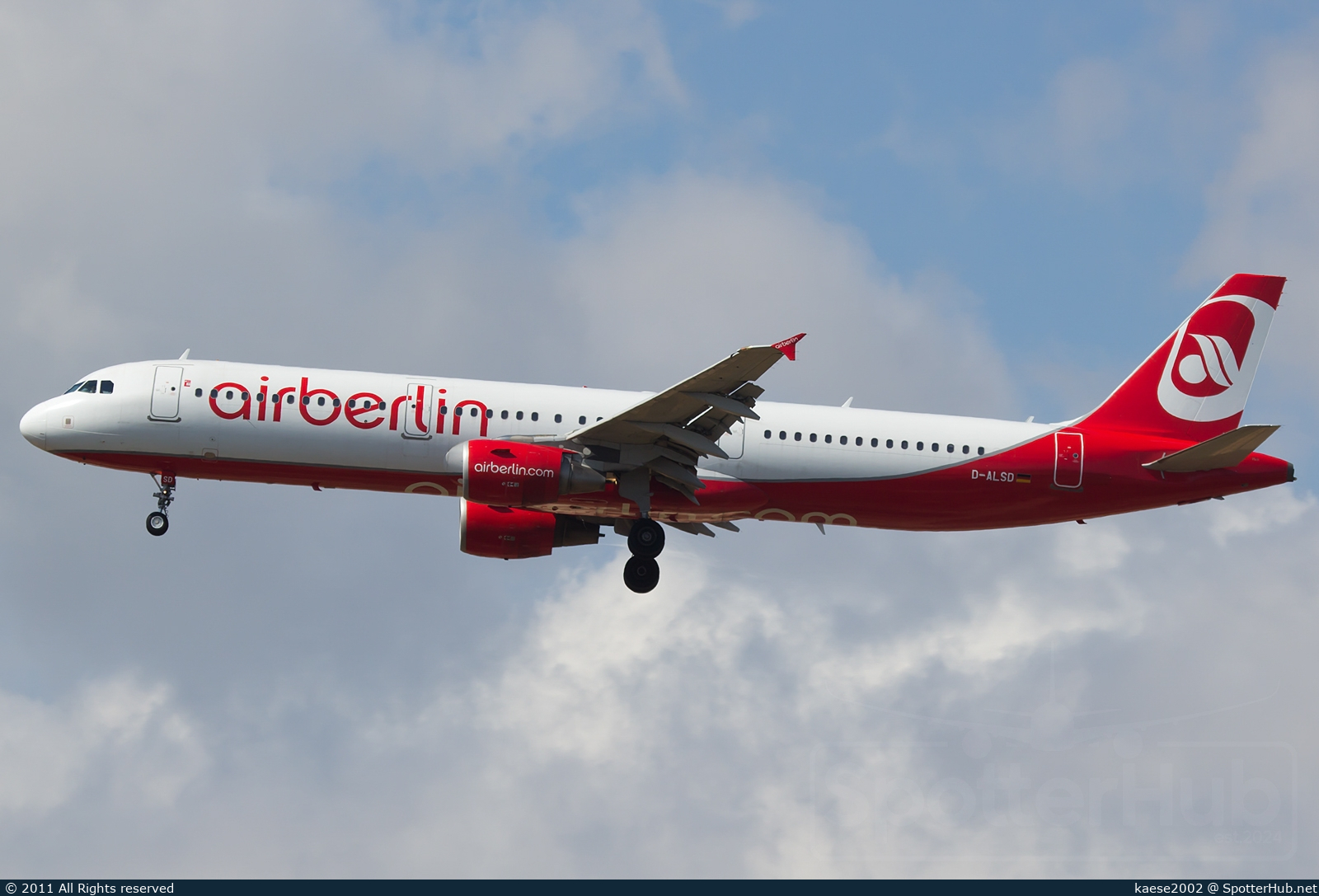Photo of D-ALSD - Airbus A321-211 operated by Air Berlin