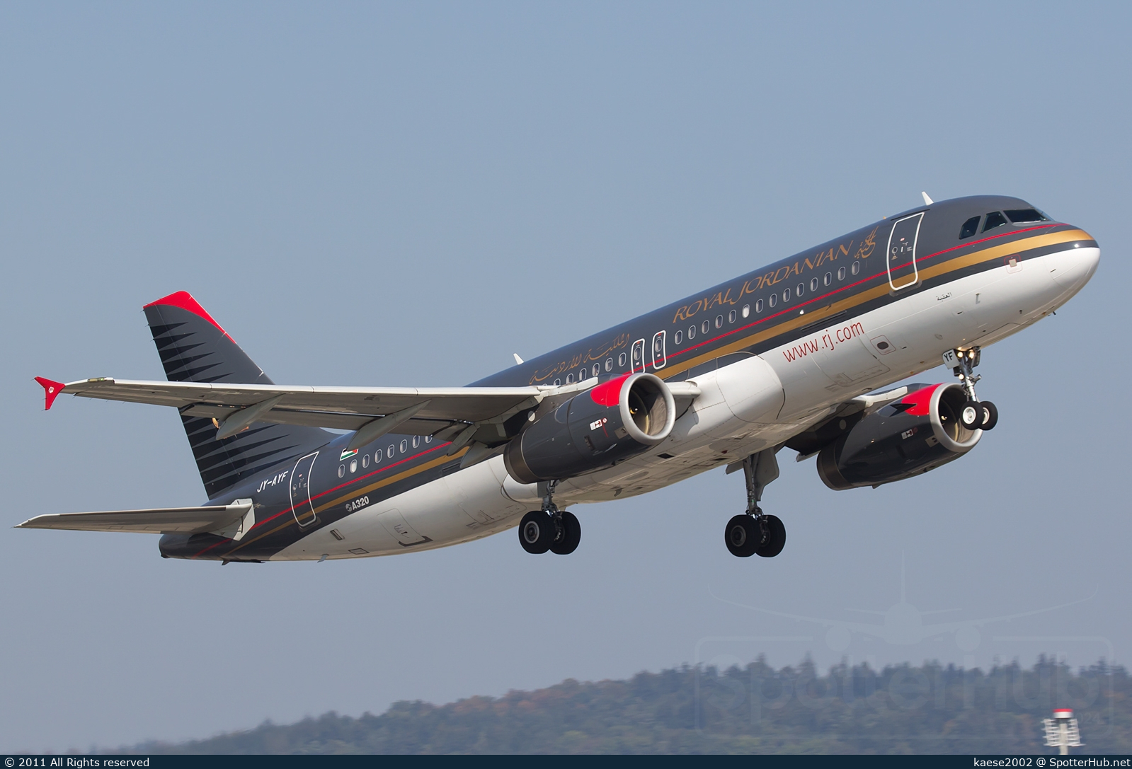 Photo of JY-AYF - Airbus A320-232 operated by Royal Jordanian Airlines