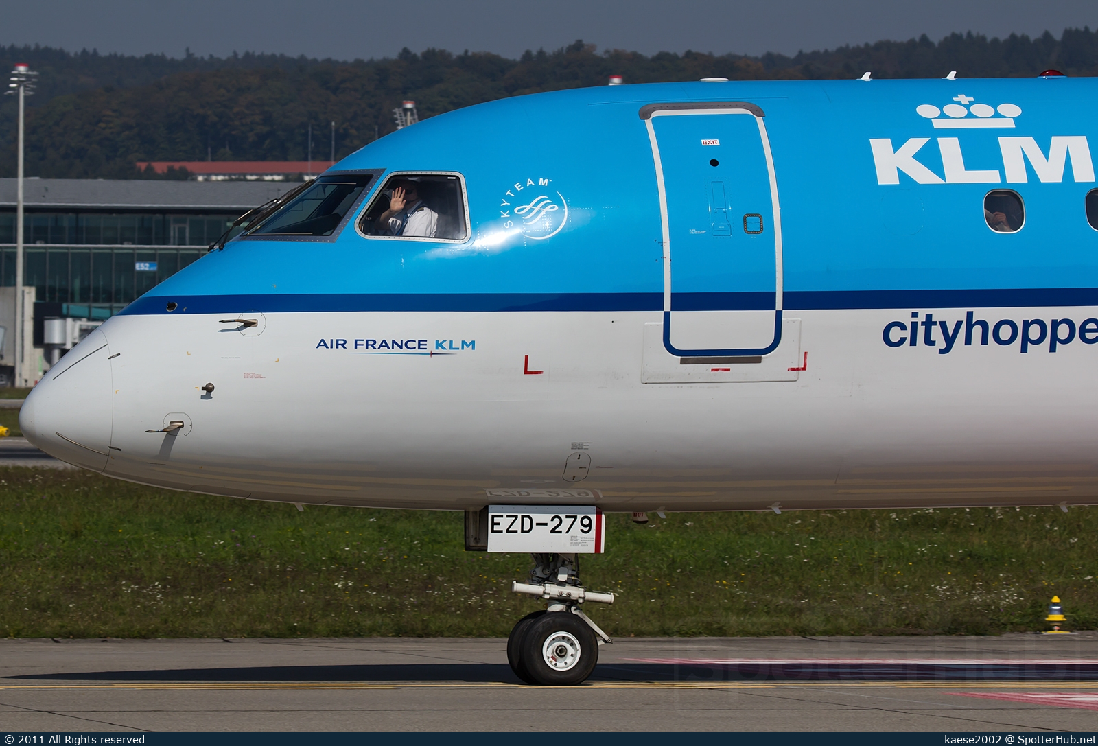 Photo of PH-EZD - Embraer ERJ-190STD operated by KLM Cityhopper