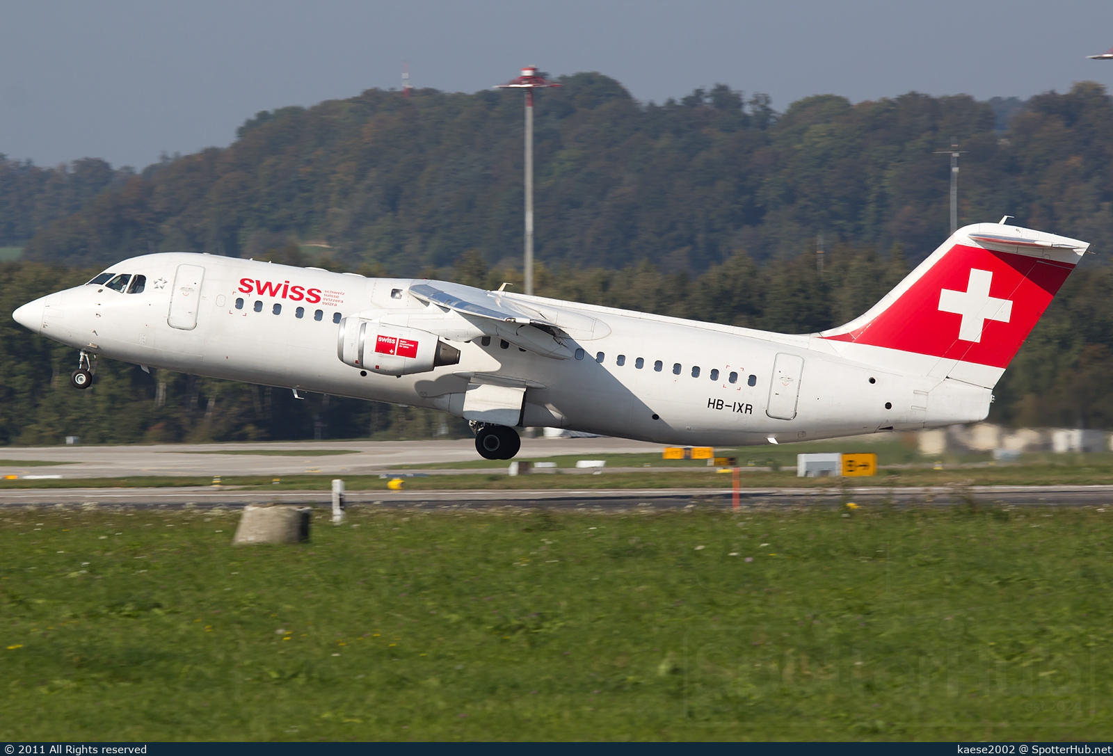 Photo of HB-IXR - British Aerospace Avro RJ100 operated by Swiss International Air Lines